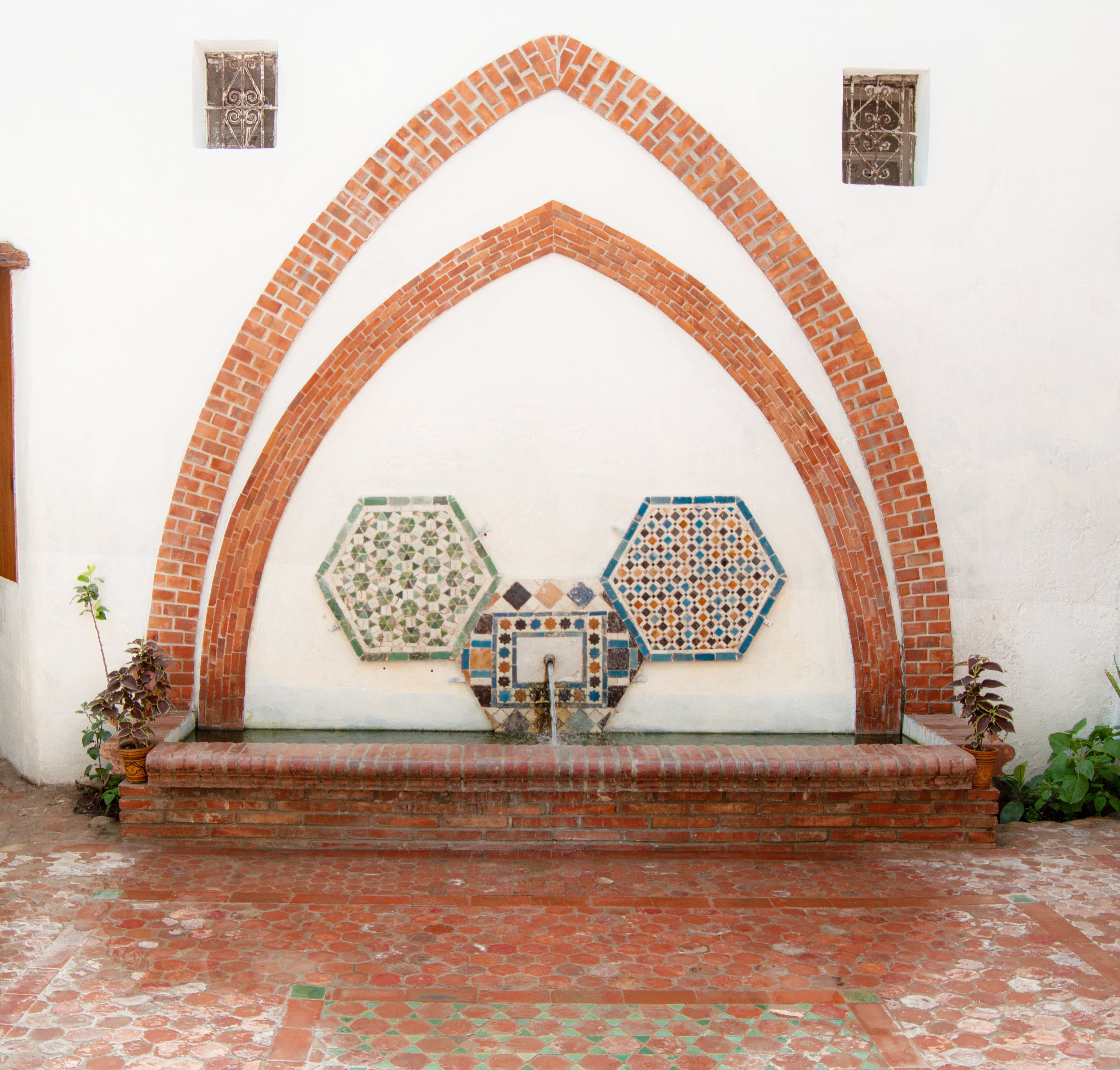 El Patio Cultural courtyard with fountain at the heart